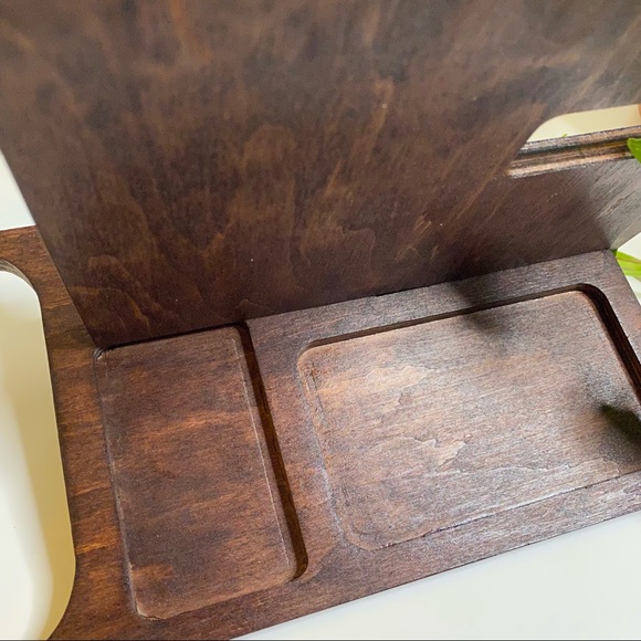 Game of Thrones Phone Charger Electronic Accessory Stand, Wood, Charging Station - Picture 5 of 7
